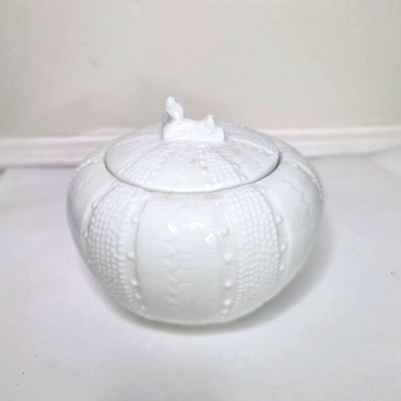 Paris Royal White Porcelain Sea Urchin Trinket Box - Picture 1 of 7